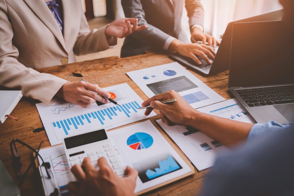 business,brain,storm,meeting,presentation,team,discussing,roadmap,to,product